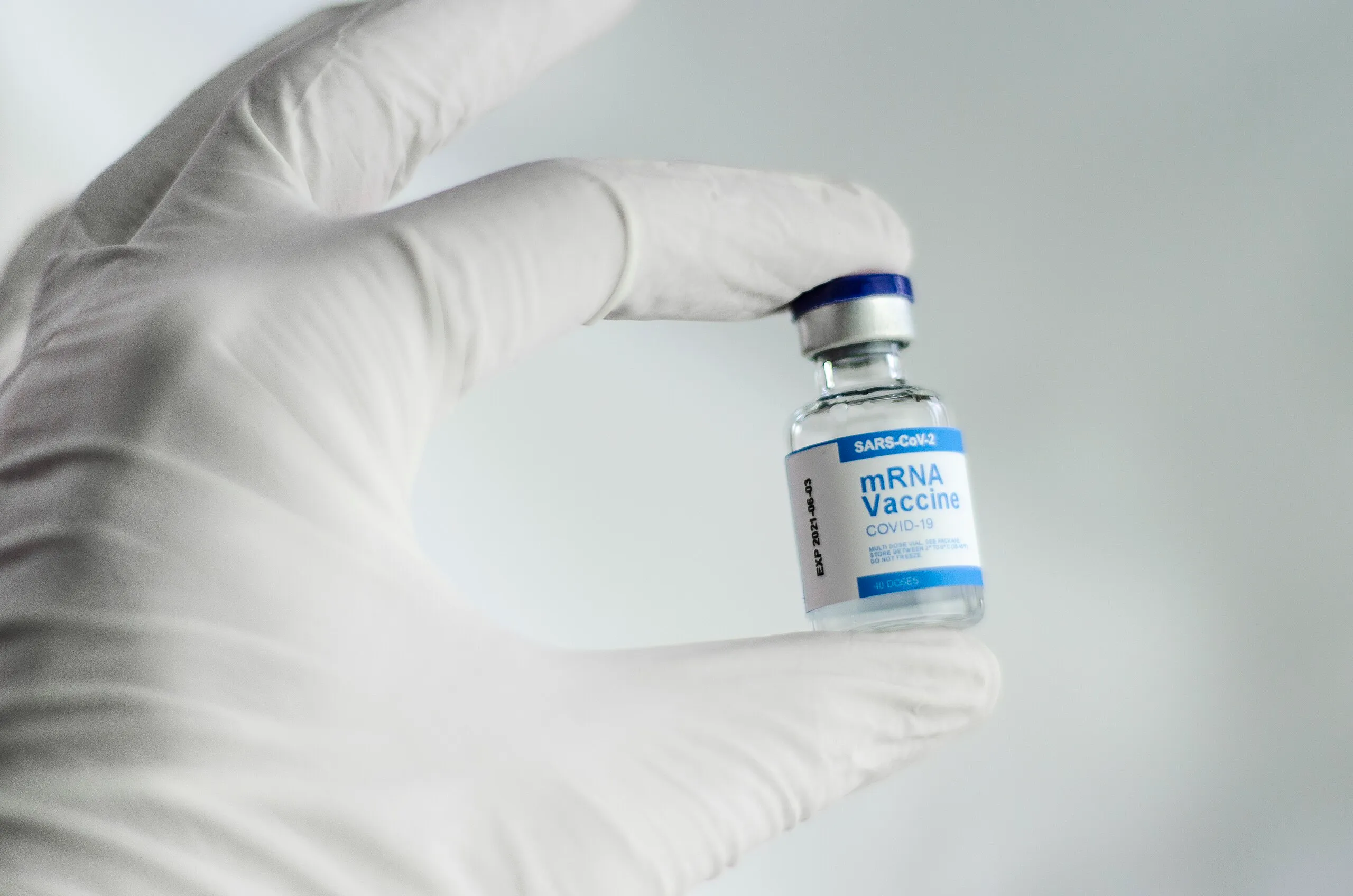 Lung cancer vaccine heading to trial: How does it work? 5 A gloved hand holds a labeled vial