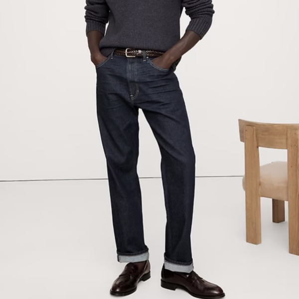 Man wearing straight-leg jeans with shoes