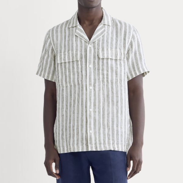 Man wearing a short-sleeved linen shirt