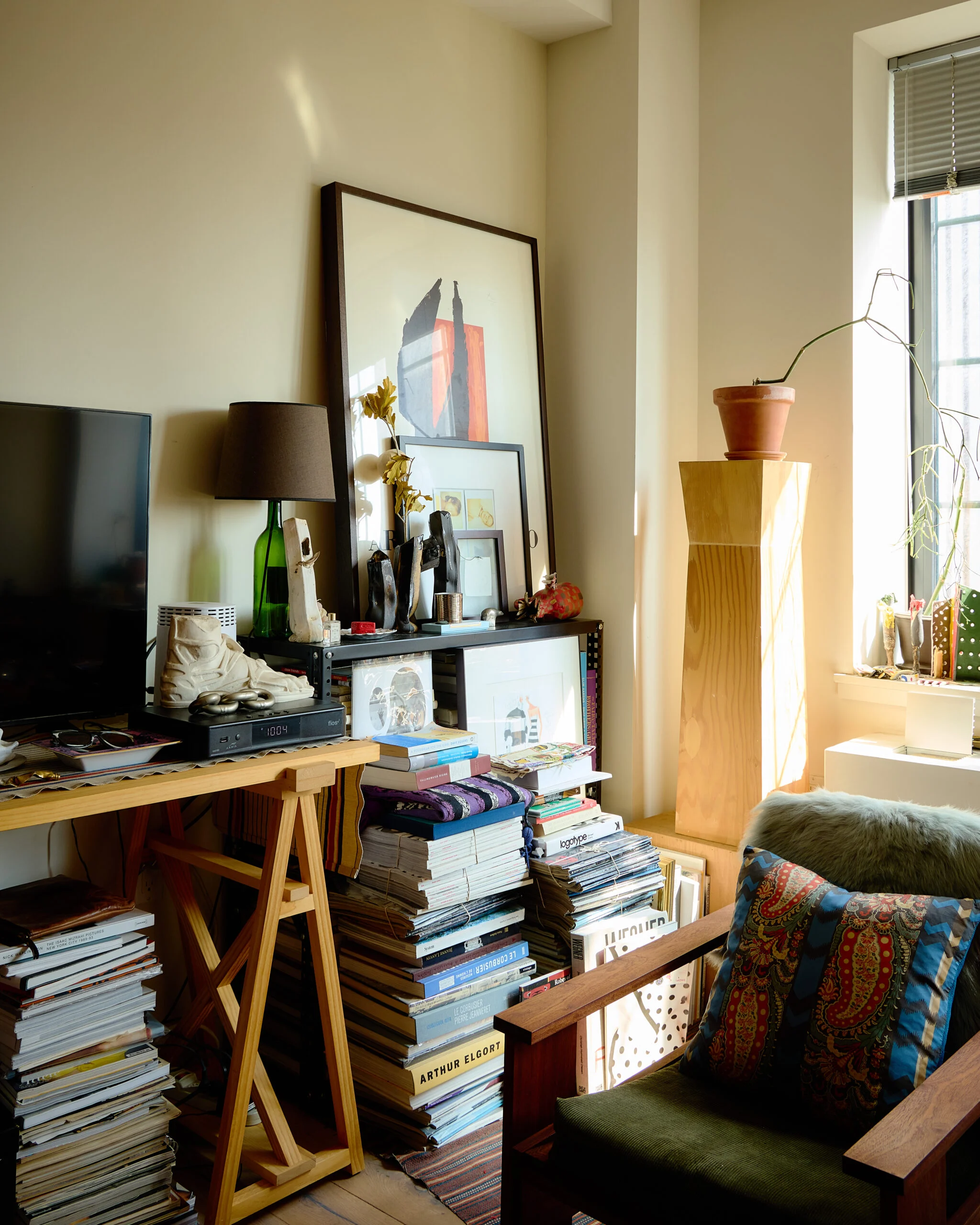 Somsack Sikhounmuong Apartment is full of hand-picked treasures 6 Somsak Sekhonmong Home Tour