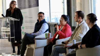 A Tale of Two Cities Seattle in the Age of Artificial Intelligence: Harsh realities and new hope for the technology community 8 A Tale of Two Cities Seattle in the Age of Artificial Intelligence: Harsh realities and new hope for the technology community