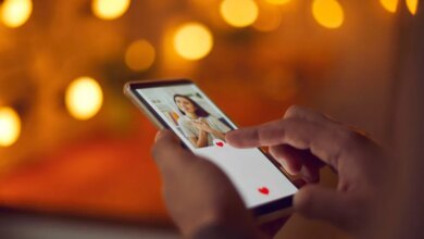 How many people should you date before you settle down? 4 How many people should you date before you settle down?