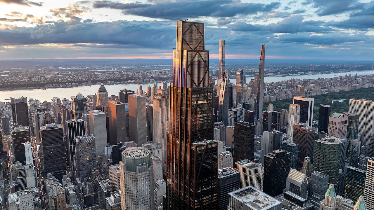 JPMorganChase made a $3 billion bet on office culture