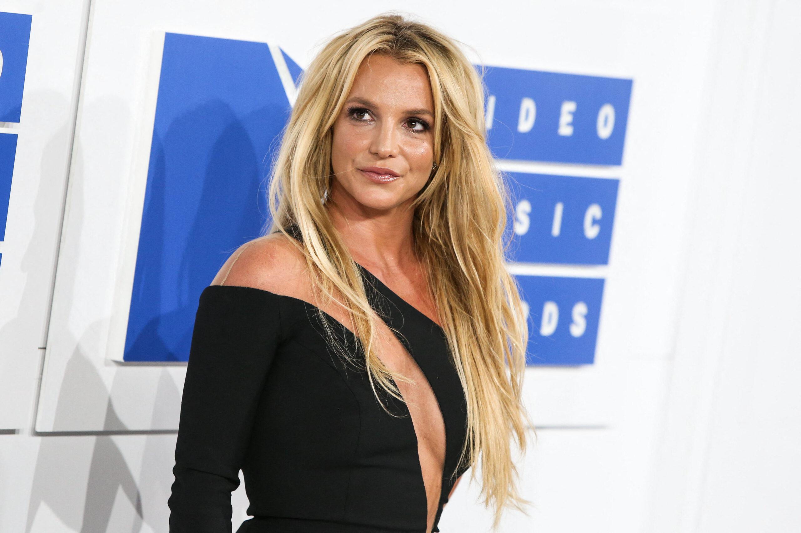 Britney Spears' Instagram account suddenly disappeared: 'This is very sad' 3 Britney Spears wears a Julien Macdonald dress, H Stern jewelry, and Christian Louboutin shoes at the 2016 MTV Video Music Awards