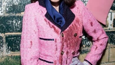 Julia Fox defends Jackie Kennedy's look: 'It's not a costume, it's a statement'. 12 Julia Fox defends Jackie Kennedy's look: 'It's not a costume, it's a statement'.